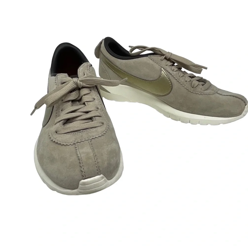 EUC Nike Womens Roshe Cortez NM PRM Suede‎ 9